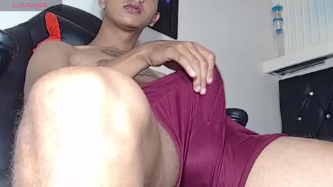 Snapshot of george_bigcock24cm chatting on January 6, 12:13 pm george_bigcock24cm online show from January 6, 12:13 pm