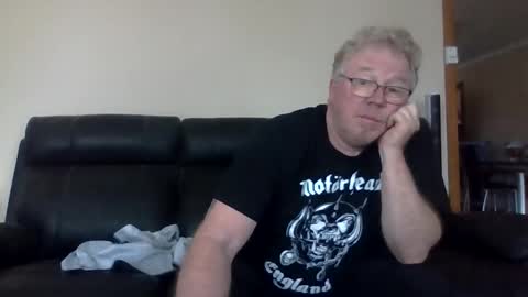 gimmmieoooo online show from June 7, 4:41 am