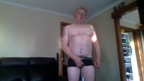 gimmmieoooo online show from April 2, 7:38 am