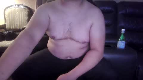 Snapshot of girthysausage904344 chatting on March 9, 8:40 am GirthySausage online show from March 9, 8:40 am