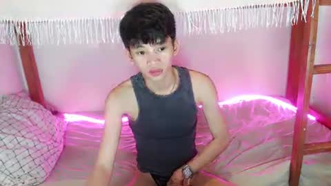 givemethrillx online show from April 21, 9:54 pm