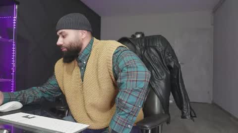 Matthew .. for short call me Matt online show from February 3, 2:53 am