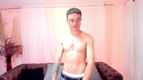 glexiis_ online show from June 12, 11:52 am