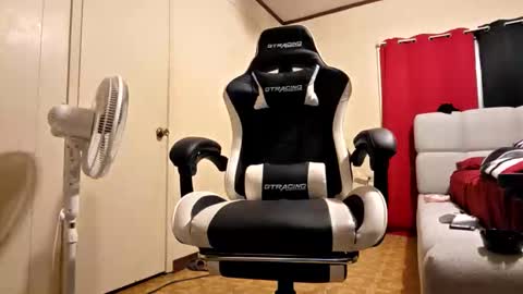 glomightyj online show from January 16, 6:16 am