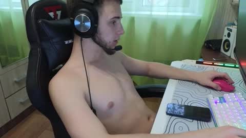 Golden boyyy21 online show from December 4, 8:21 am