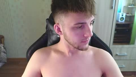 Golden boyyy21 online show from March 22, 9:14 am