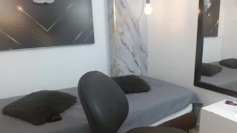   online show from April 11, 7:17 pm