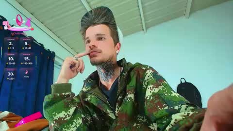 Snapshot of goldy_loyal99 chatting on September 25, 8:35 am Goldy Loyal93 online show from September 25, 8:35 am