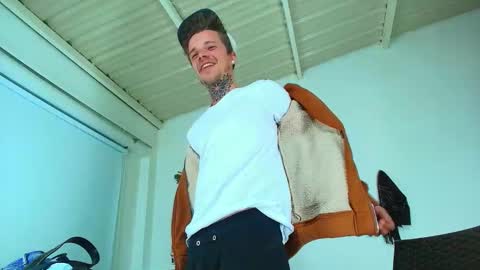 Snapshot of goldy_loyal99 chatting on September 9, 2:22 am Goldy Loyal93 online show from September 9, 2:22 am