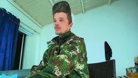 Snapshot of goldy_loyal99 chatting on September 21, 8:25 am Goldy Loyal93 online show from September 21, 8:25 am