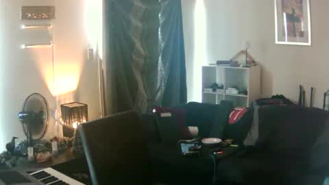 goldyguy011 online show from December 15, 2:41 am