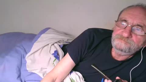 Snapshot of grandpa_mark chatting on January 17, 7:08 am Mark online show from January 17, 7:08 am