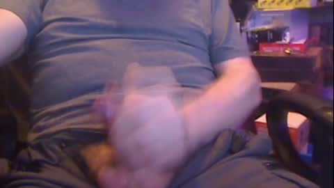 Snapshot of gruhahn chatting on December 11, 2:11 am DankMess online show from December 11, 2:11 am