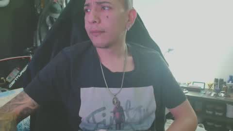 Snapshot of guayaco_ chatting on February 13, 12:32 pm Guayaco  online show from February 13, 12:32 pm