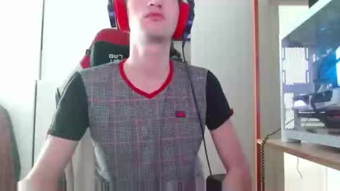 Young4Daddy online show from April 27, 12:13 pm