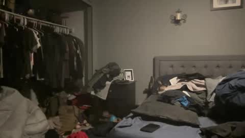 Snapshot of guyduder chatting on February 14, 2:28 am guyduder online show from February 14, 2:28 am