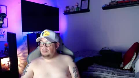 guyinok25 online show from November 10, 6:35 pm