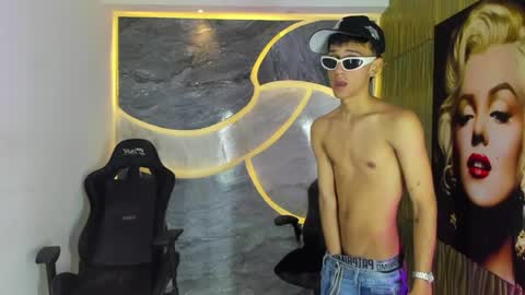 guys_hard_cock online show from April 12, 9:33 am