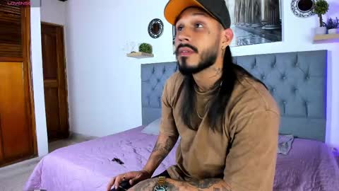 hache222 online show from December 29, 6:45 am