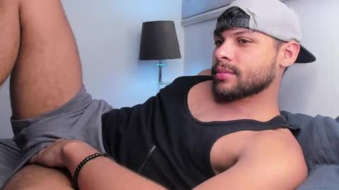 Independent       model  online show from March 31, 10:33 pm