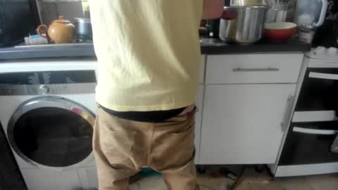 Snapshot of handncocknocum chatting on December 28, 1:29 pm handncocknocum online show from December 28, 1:29 pm