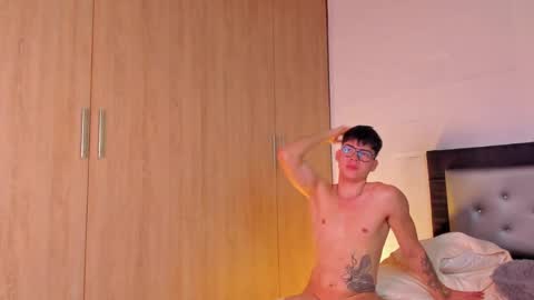 handsome_boys69 online show from March 29, 5:51 am