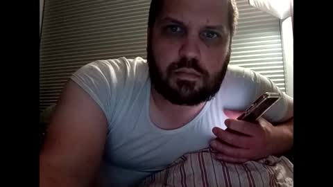 handsomedaddy198923 online show from October 1, 7:23 am