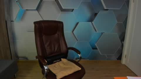 Steve online show from April 21, 12:33 pm