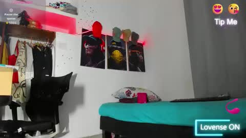 hardboy_latin online show from December 13, 11:44 pm