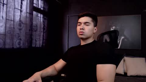 hat_guy01 online show from March 25, 9:30 pm