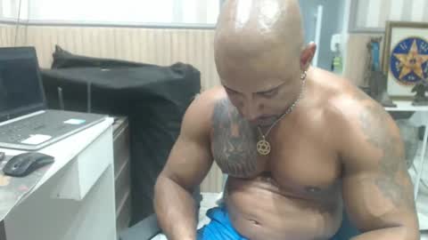 Snapshot of hebertgomes chatting on February 15, 1:22 am hebertgomes online show from February 15, 1:22 am