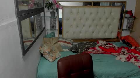 heiker_ online show from November 12, 3:45 am