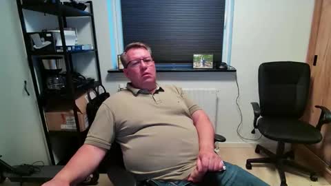 henrikrp1971 online show from April 28, 6:45 pm