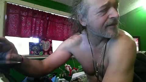 hippiedad333 online show from February 21, 2:40 pm