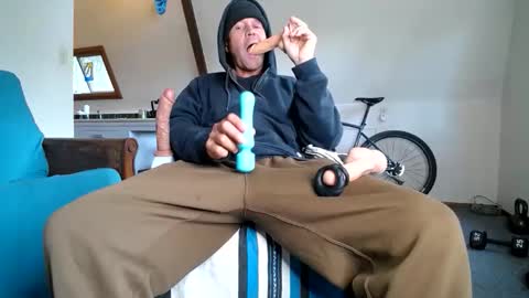 Hippie Jijm online show from February 10, 6:01 pm