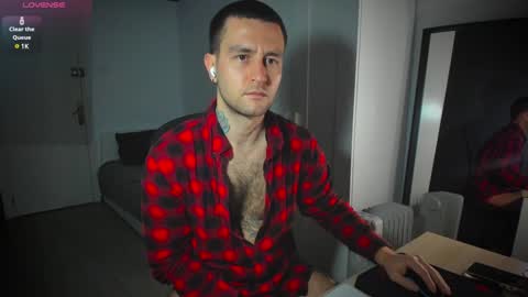 Snapshot of honestandrew chatting on February 3, 5:51 am Andrew online show from February 3, 5:51 am