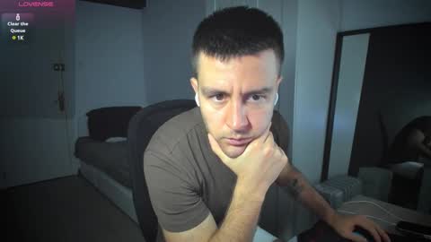 Snapshot of honestandrew chatting on March 10, 6:49 am Andrew online show from March 10, 6:49 am