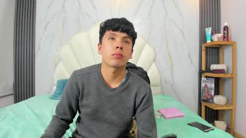 hoot_booys_ online show from April 7, 3:39 am