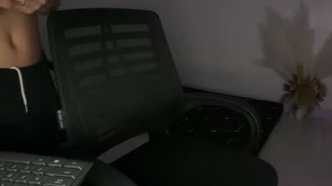 Kim online show from November 3, 5:55 am