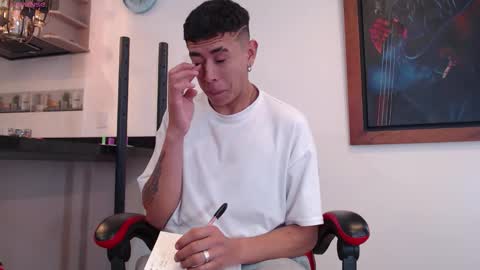 hot_twinks83 online show from November 4, 6:09 pm