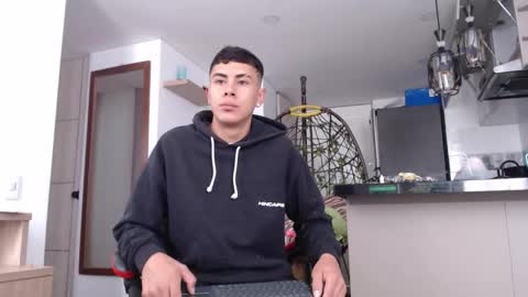 hot_twinks83 online show from November 21, 12:26 pm