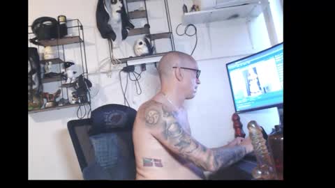 hotkinkytat online show from April 6, 5:19 am