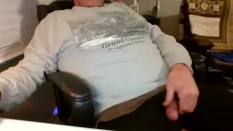 Snapshot of hottop_1981 chatting on January 18, 2:07 am Hottop 1981 online show from January 18, 2:07 am