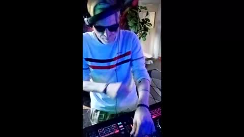 SeanPatrick online show from April 11, 12:20 pm