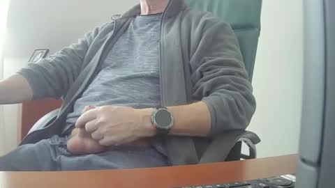 Snapshot of hpeter111 chatting on February 4, 11:05 am Peter online show from February 4, 11:05 am