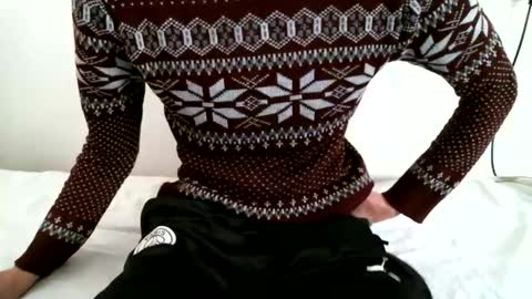 Snapshot of hug_me chatting on February 24, 11:21 am Keanu online show from February 24, 11:21 am