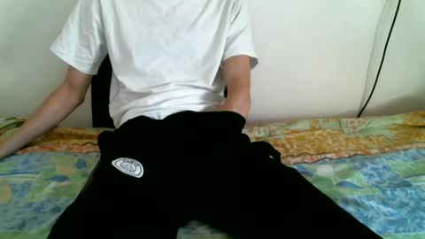 Snapshot of hug_me chatting on December 12, 10:45 am Keanu online show from December 12, 10:45 am