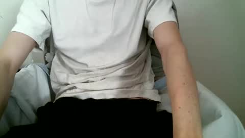 Snapshot of hug_me chatting on October 5, 11:36 am Keanu online show from October 5, 11:36 am