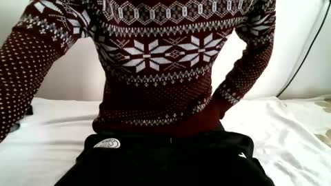 Snapshot of hug_me chatting on January 19, 12:50 pm Keanu online show from January 19, 12:50 pm