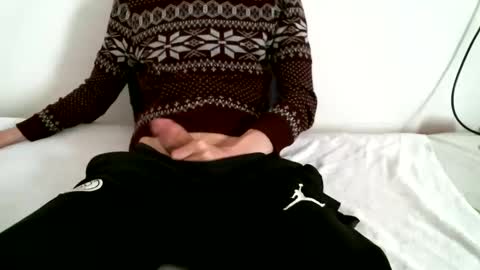 Snapshot of hug_me chatting on January 27, 12:26 pm Keanu online show from January 27, 12:26 pm